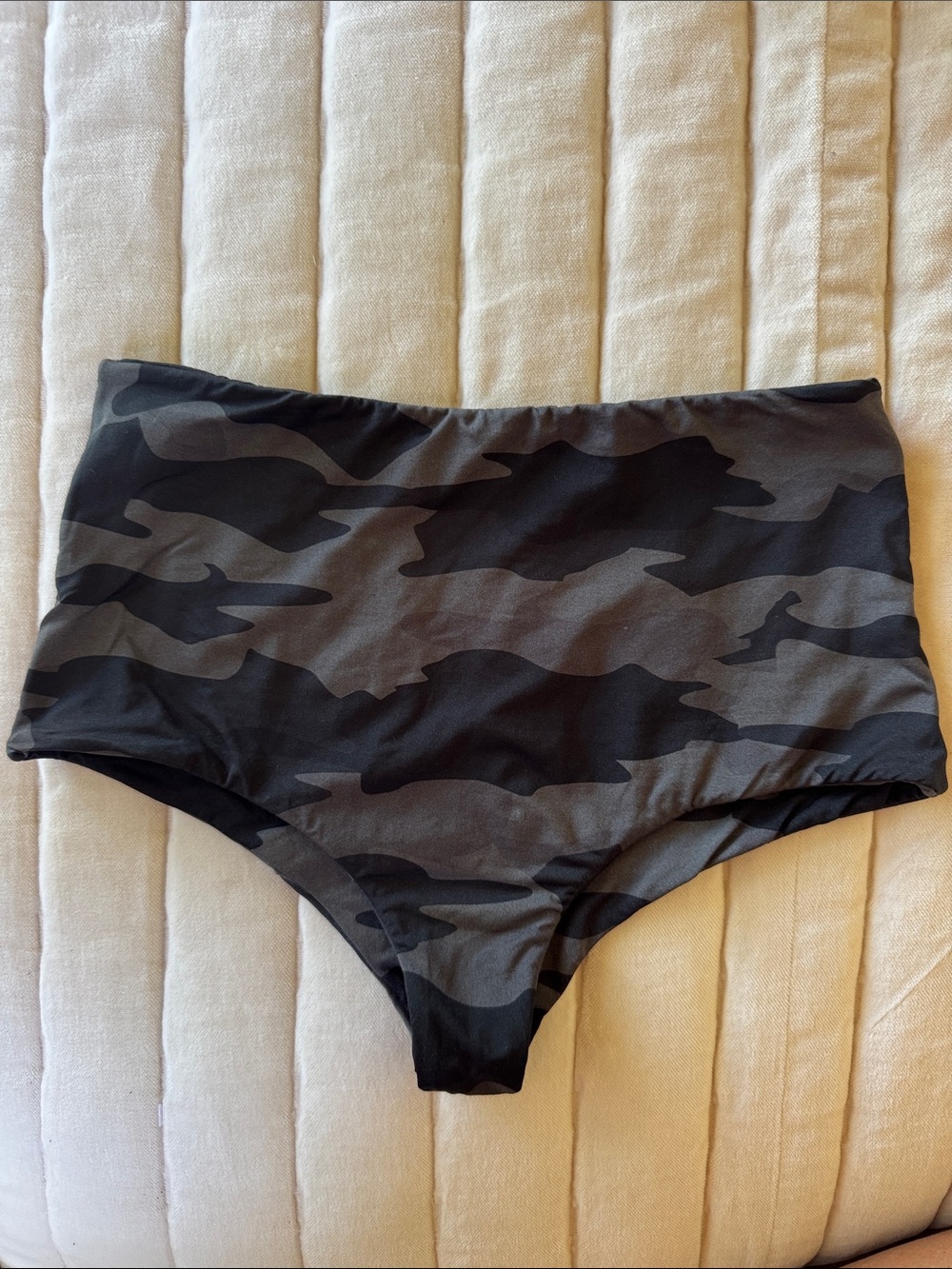 MAI SWIM Mod bottoms in black camo size small